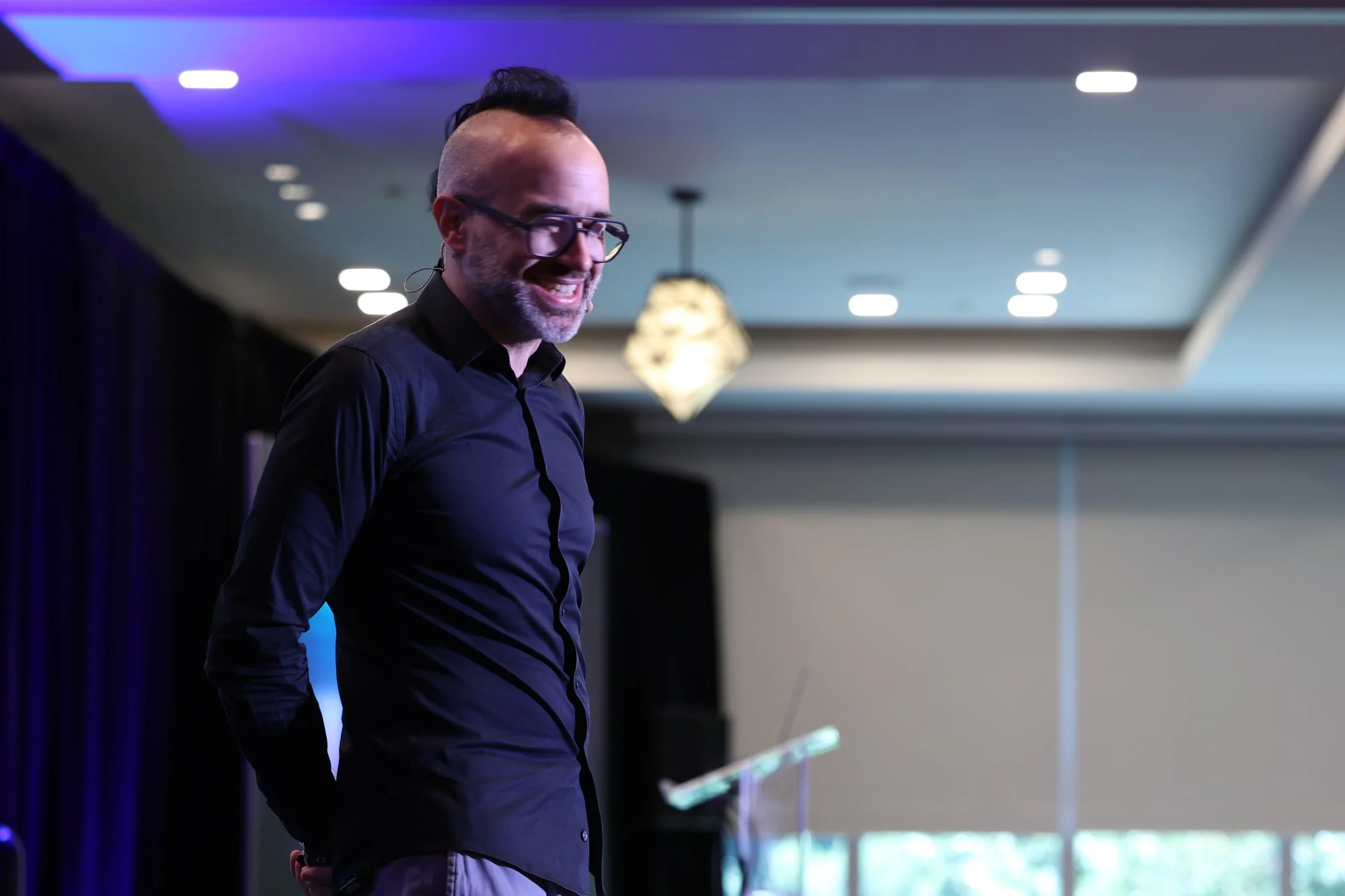 Adam Pantanowitz presenting ROBOTICS(HUMANITY) at the SingularityU Executive Program