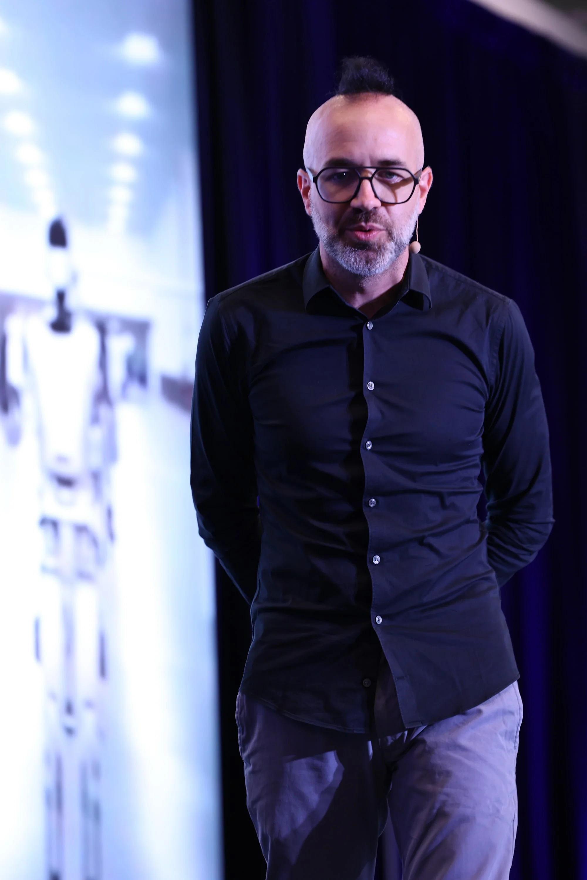 Adam Pantanowitz delivering ROBOTICS(HUMANITY) at the SingularityU Executive Program