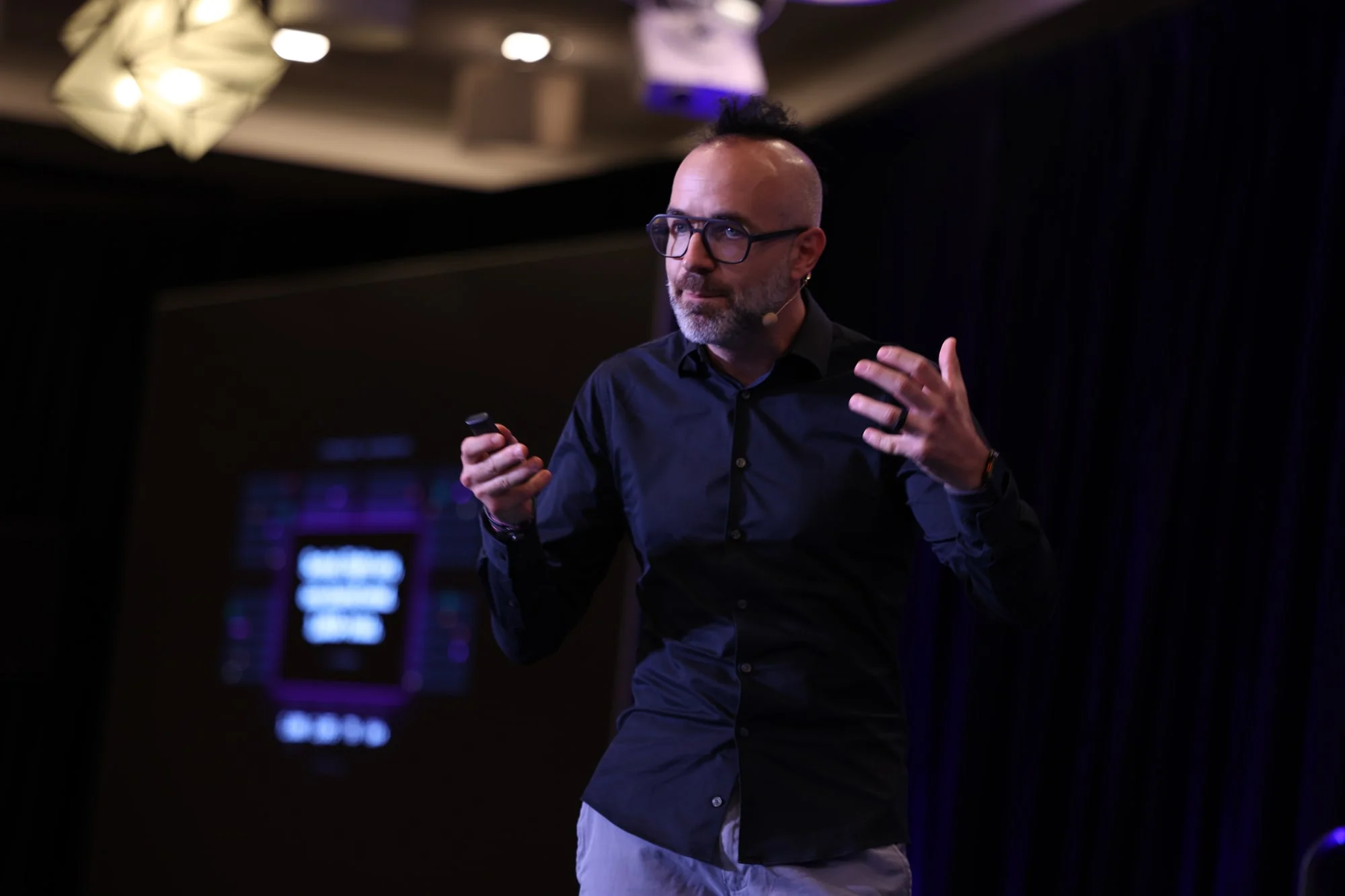 Adam Pantanowitz delivering ROBOTICS(HUMANITY) at the SingularityU Executive Program